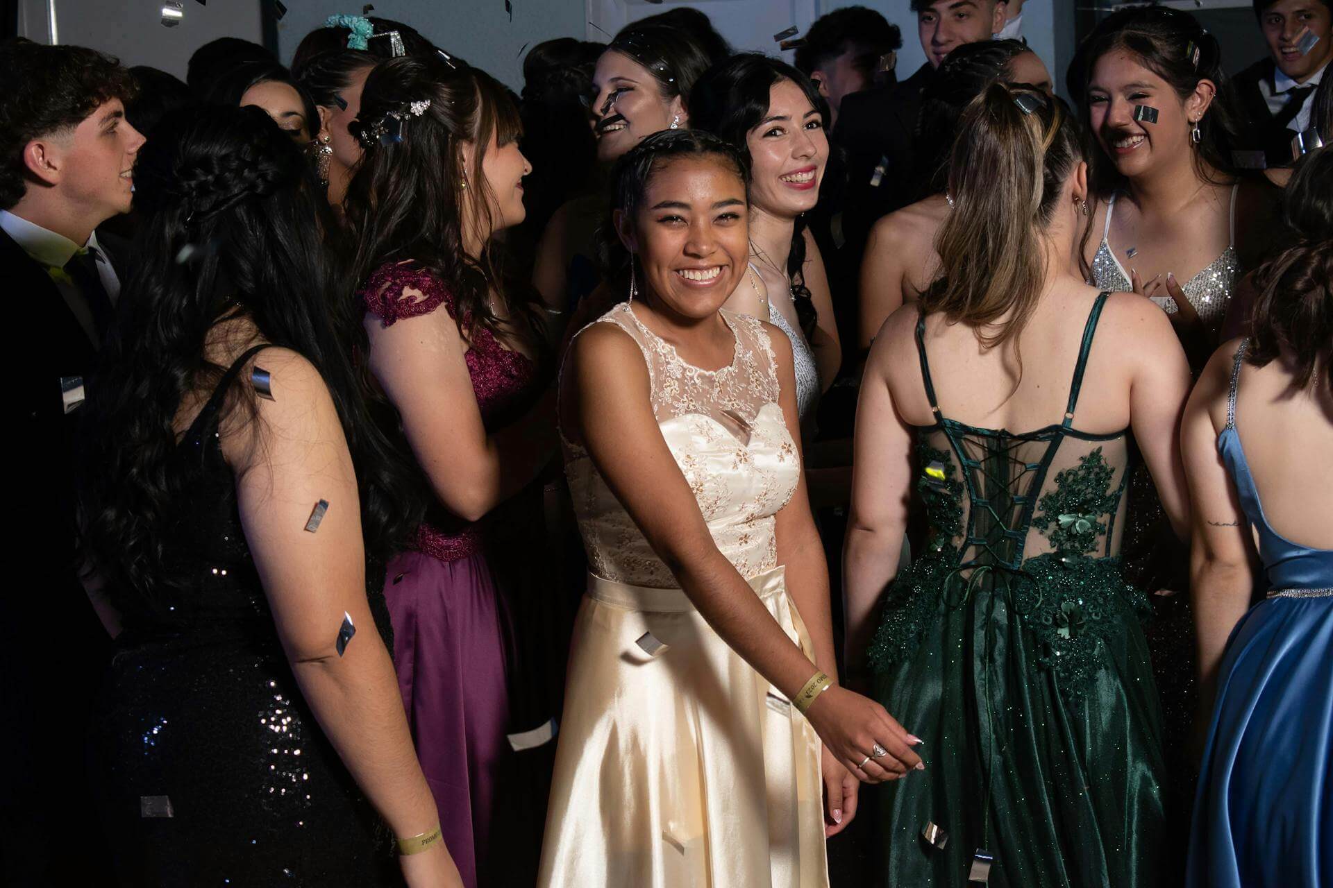 American Prom Nights – The History, Costs and Ideas